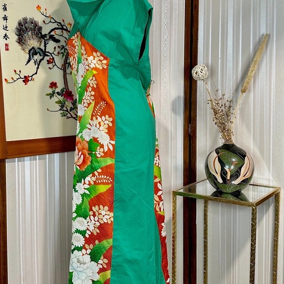 Green Statement Collar Caftan w/ Silk Floral Kimono Pattern - Picture 3 of 10